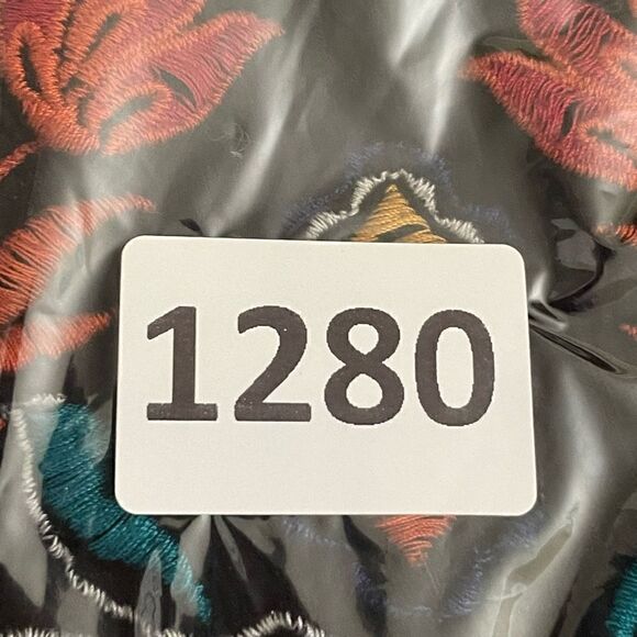 Torrid Sleeveless round Neck Top Size 2 (2X) black knit embroider blouse #1280 - Picture 12 of 13